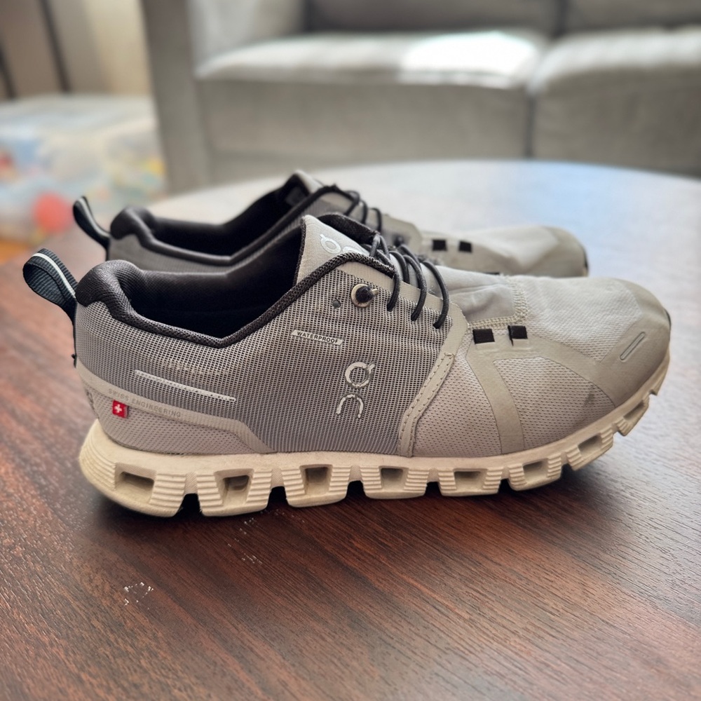 On Cloud 5 Women’s Size 8.5 Gray and Black Athletic Shoes with CloudTec Sole - Picture 4 of 8